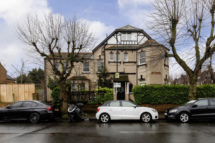 			1 Bedroom, 1 bath, 1 reception Flat			 Grosvenor Gardens, Willesden Green